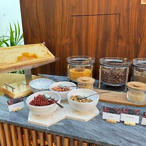 4* Hotel Duo Lisbon, Curio Collection By Hilton